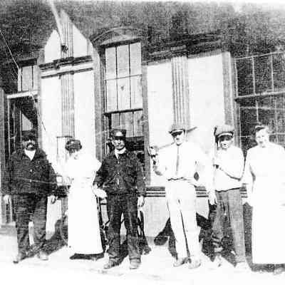 Lewis Family at Barrytown station