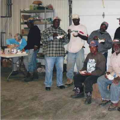 Workers at mealtime, Mead Orchards Farm, 2006