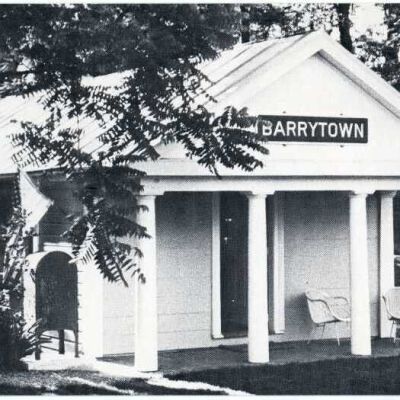 Barrytown Post Office, Summer