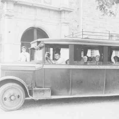 Ward Manor Shuttle Bus