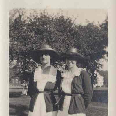 Fay Kennedy and friend,1914