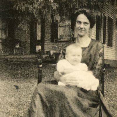 Claude Potts, Jr. (baby on lap) and Jennie