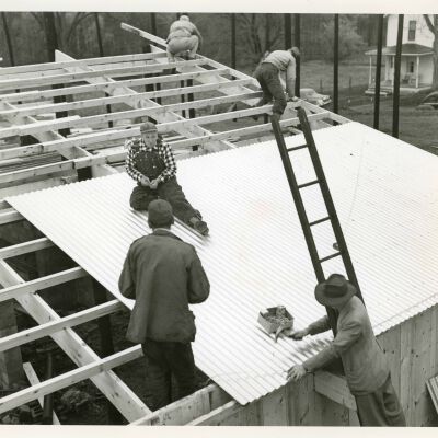 Roof supports and roof