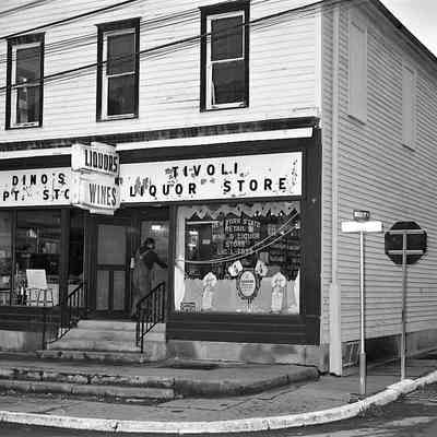 Dino's Dept. & Liquor Store, Tivoli, 1977