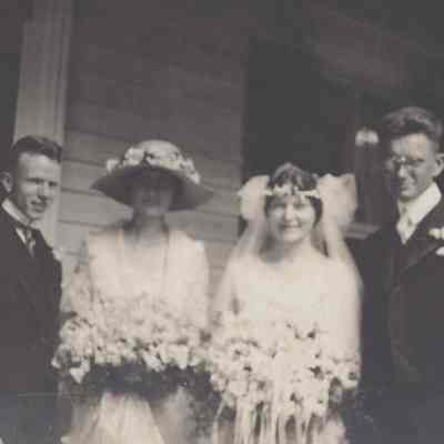 Gordon and Fay's wedding party, 1920