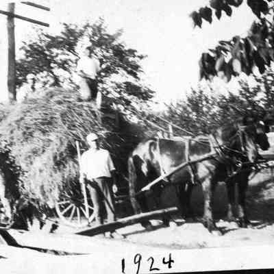 Hay Wagon Vogel Farm