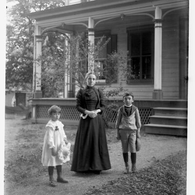 Nena, Roscoe & Marion Teator in front of their house