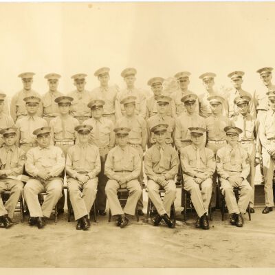 Group photo of soldiers including Robert Schutte