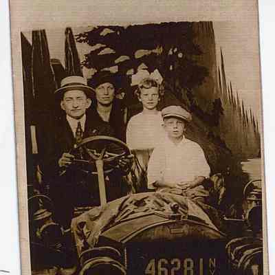 Riddleburgh family portrait, 1917