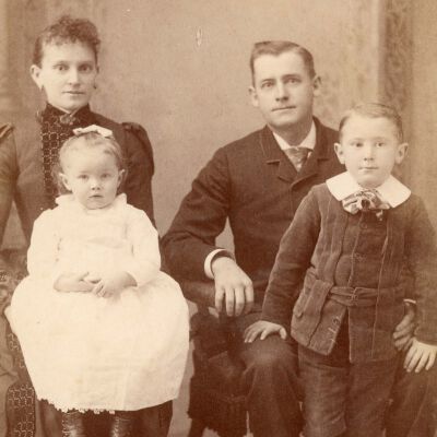 Frank & Anna Kniskern and children Henry & Evelyn