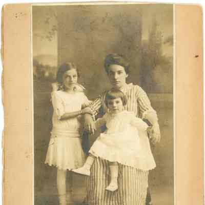 Alma Griffing with Daughters