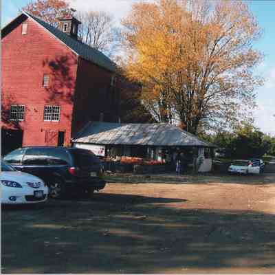 Mead Orchards farm with outdoor market, 2006