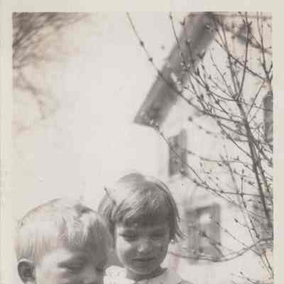 Sidney and Elizabeth Mead as children, 1929
