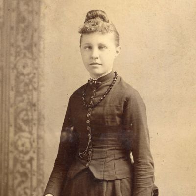 Julia Hunt (Hired girl)