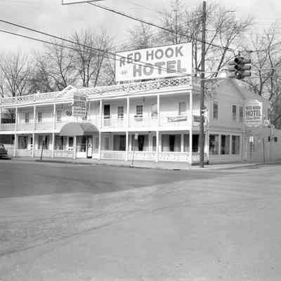 Red Hook Hotel, 1957