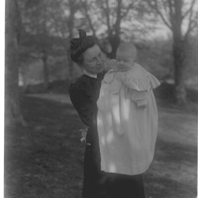 Agnes in the arms of her mother Mrs.E.K.Losee