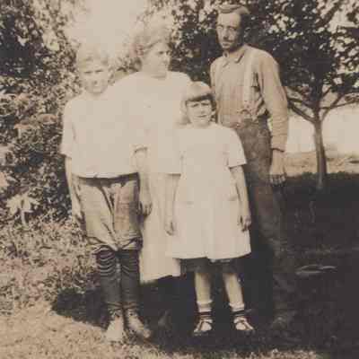 Curtis, Elmore, Fanny and Ruth Fraleigh