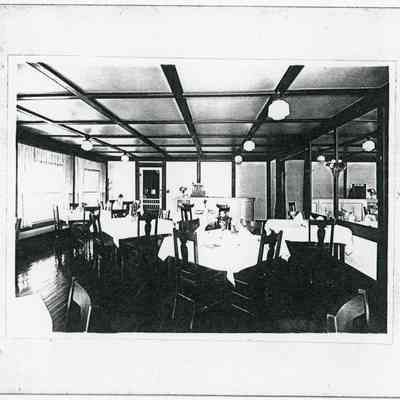Red Hook Hotel dining room