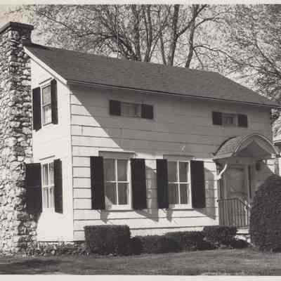 8 Fraleigh St. (1975 Survey)