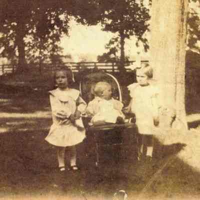 Mary Budd Hardin, Agnes Losee Clark, Baby Elizabeth Perrine (Eugene Budd Farm)