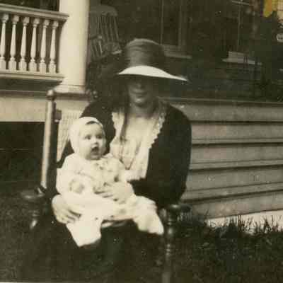 Isabella and Jeanette Teator