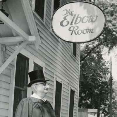 Man with top hat in front of Red Hook Hotel