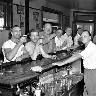Hotel Morey Customers