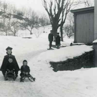 Dr. Edwin and Agnes Losee and their sons Edwin L & James K (Thomas House)