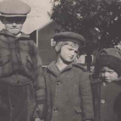 Gordon, Elizabeth, Sidney, and Rachel Mead, 1928