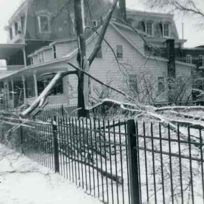 Farmhouse north of Gedney Building, Sieman house