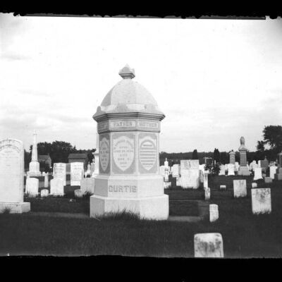 Curtis Monument, St. Paul's Cemetery