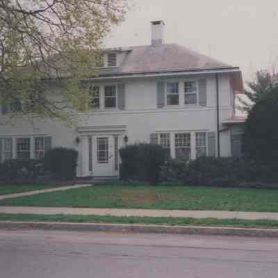 7436 South Broadway 2000
