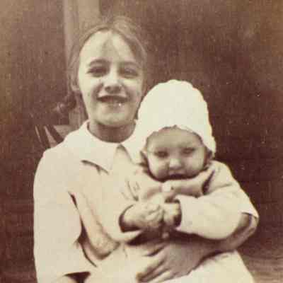 Jennie Schutte and Gertrude Schutte
