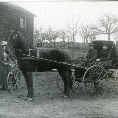 Mrs. Maar (standing), Dominie Marr and his mother-in law (in carriage)