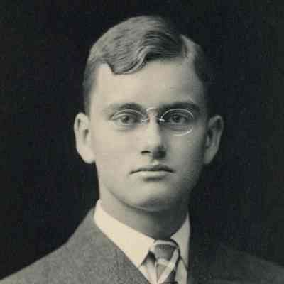Formal portrait of G. Gordon Mead, Sr. as a young man