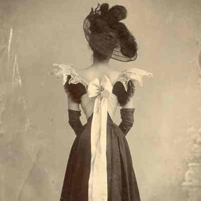 Portrait of Helen Livingston Sanders with her back to camera, 1896