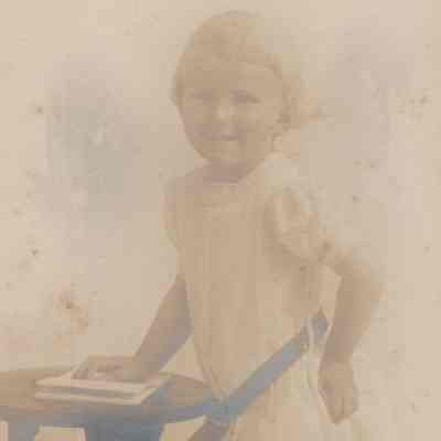 Elmore or Ruth Fraleigh as a child