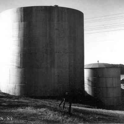 Fuel oil storage tanks, Barrytown