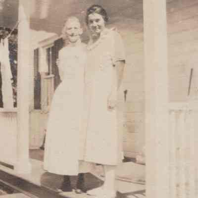 Estelle Minkler and Edna Minkler Stinson