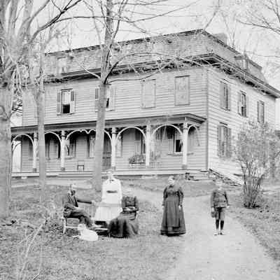 Fraleigh Family in front of Rose Hill farmhouse