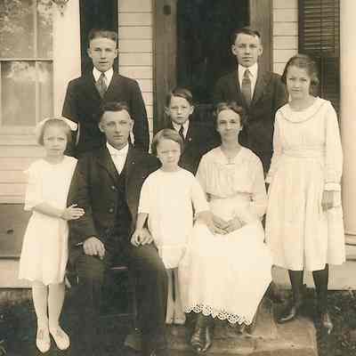 Brenzel family, 1919