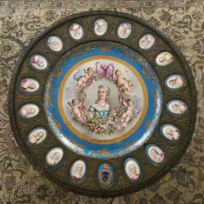 Table, Pedestal Portrait