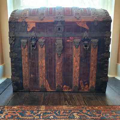 Traveling Trunk