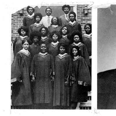 Photo of Reverend Banks and the Choir of Second Baptist Church