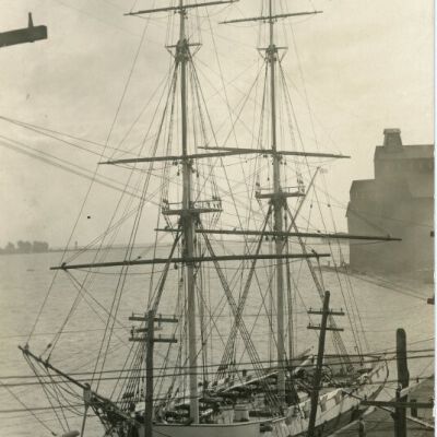 Postcard, Picture