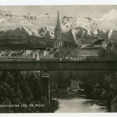 Bern. Eisenbahnbrucke und die Alpen.