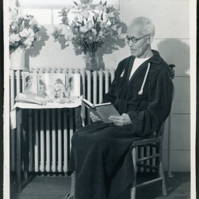 Harry Sumida, in hospital, Manzanar Relocation Center