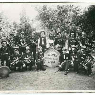 Undamaged copy of same photo.