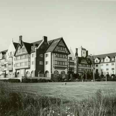 Exterior of the Montauk Manor, 1980s | Ray Smith Collection, Montauk Library Archives