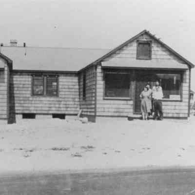 Exterior of Pilbro's restaurant on Second House Road, 1950s | Ellen Pilbro Johns Collection, Montauk Library Archives